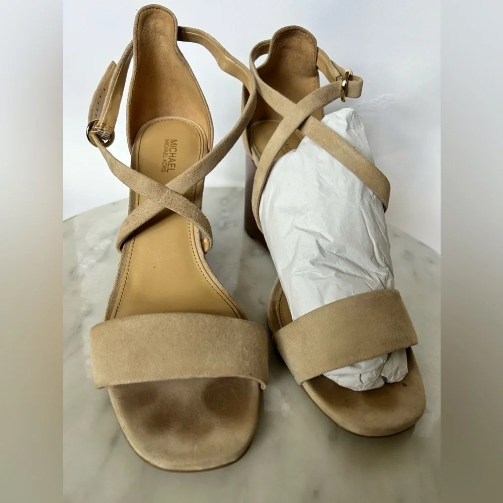 MICHEAL KORS RAFFERTY WEDGE SIZE 8.5 BARELY WORN